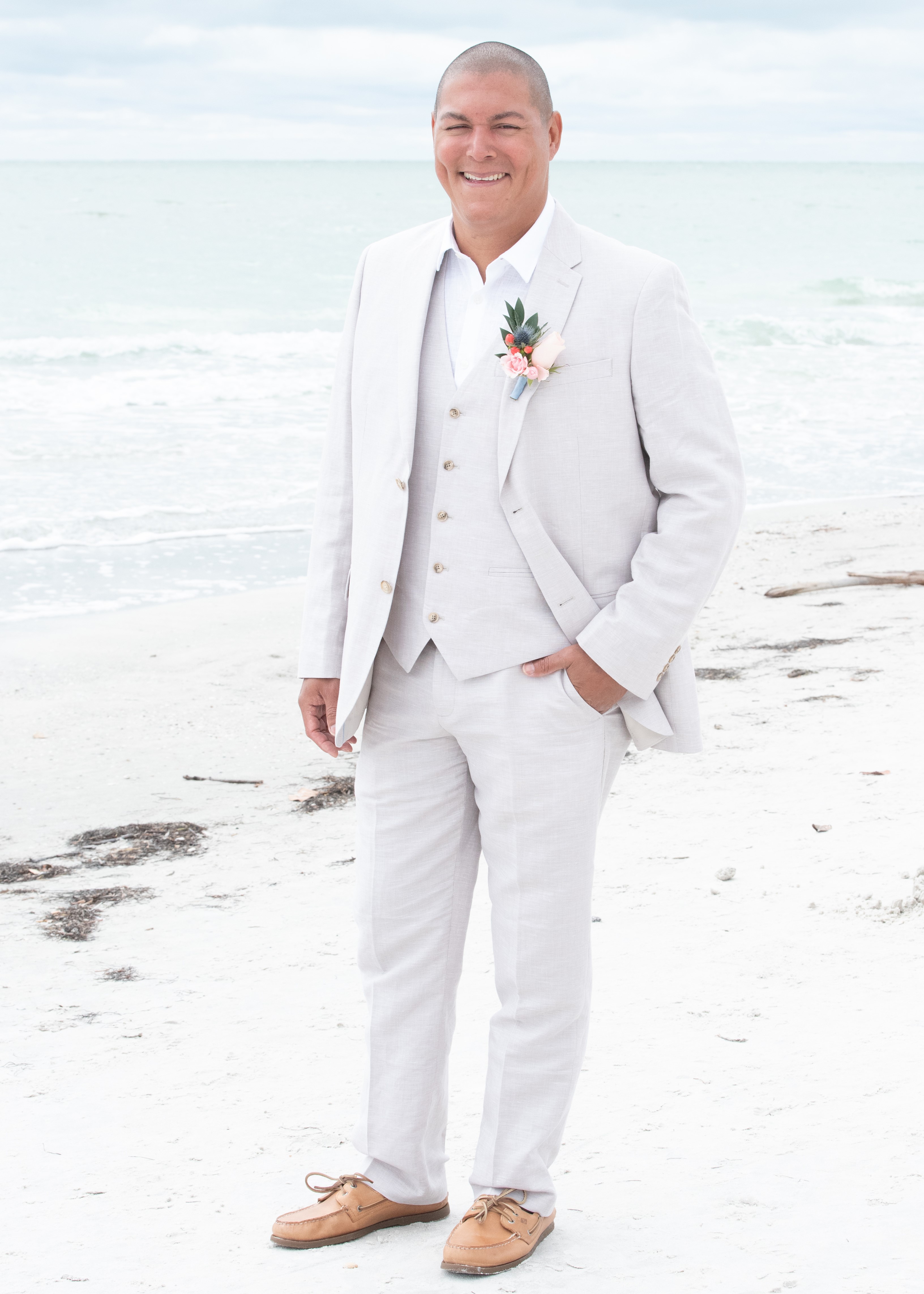 groom in light gray suit