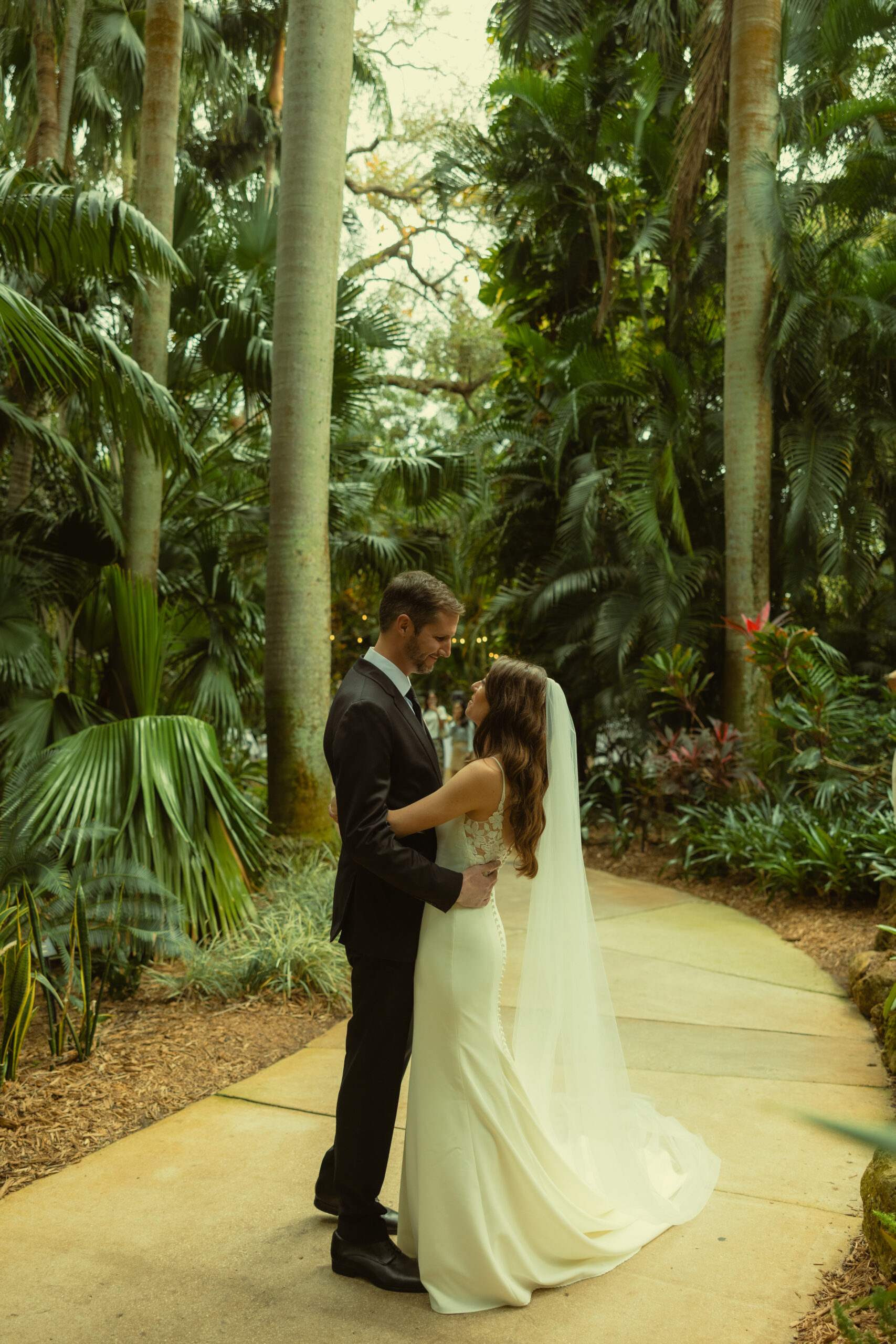 couple portraits at Sunken Garden