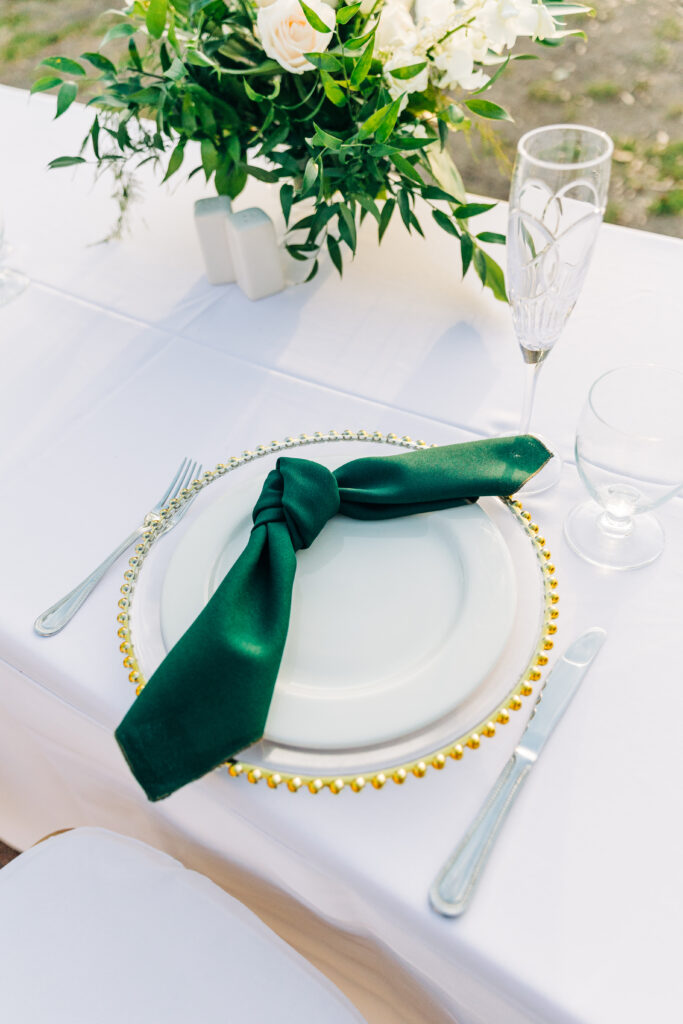 elegant wedding table settings with green napkins by Precious Moments Events