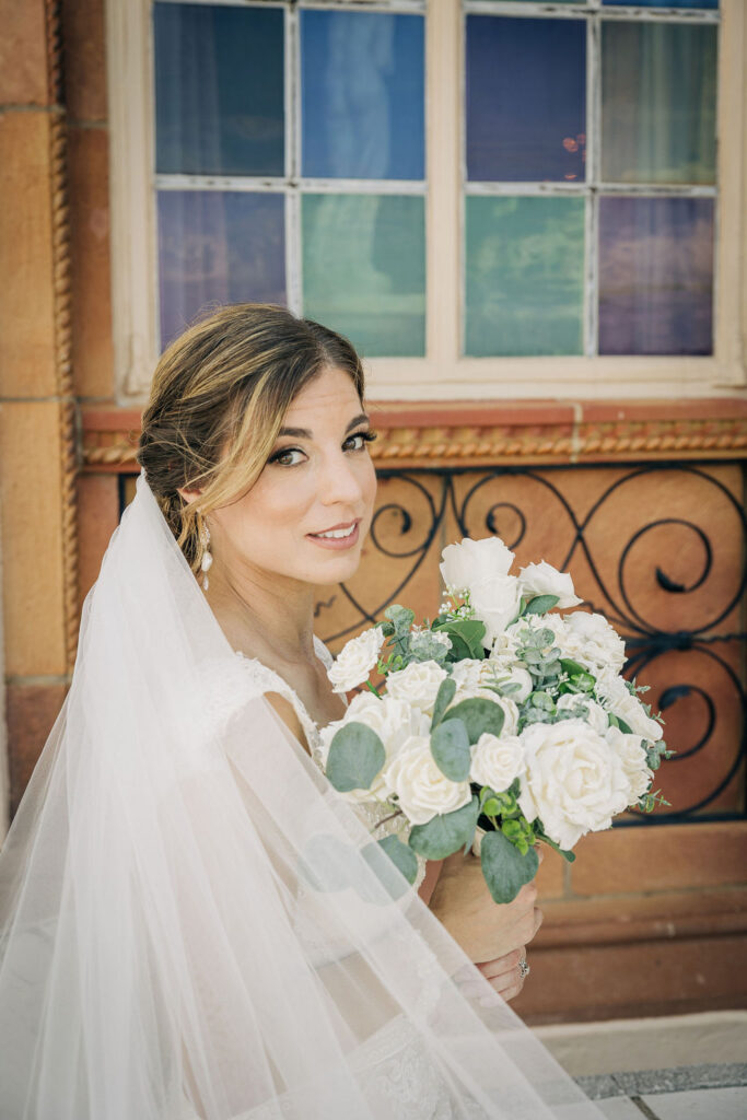 bride with simple classic makeup for her Ringling Ca' d'Zan wedding