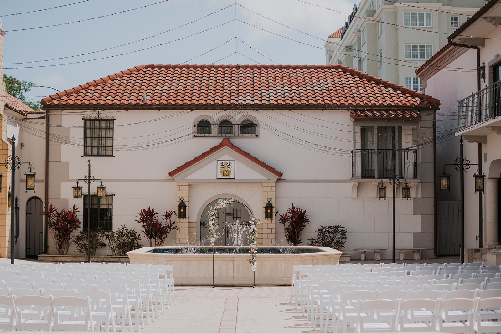 outdoor wedding ceremony at Bishop Museum of Science by Precious Moments Events