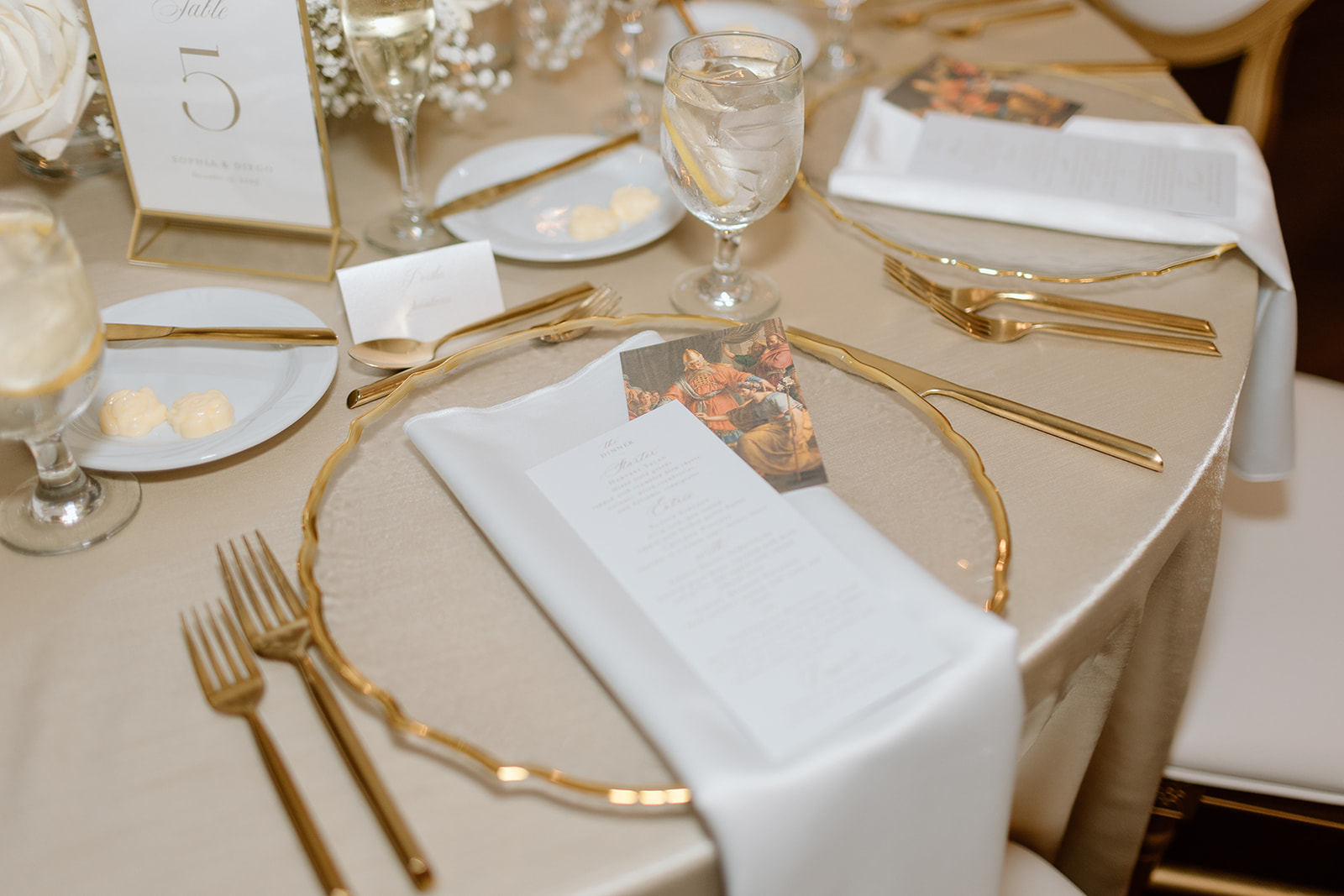 gold rimmed chargers for wedding