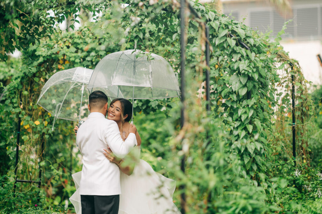 bride and groom portraits at Marie Selby Botanical Gardens