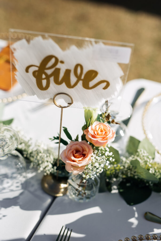 wedding centerpieces with baby's breath and peach roses